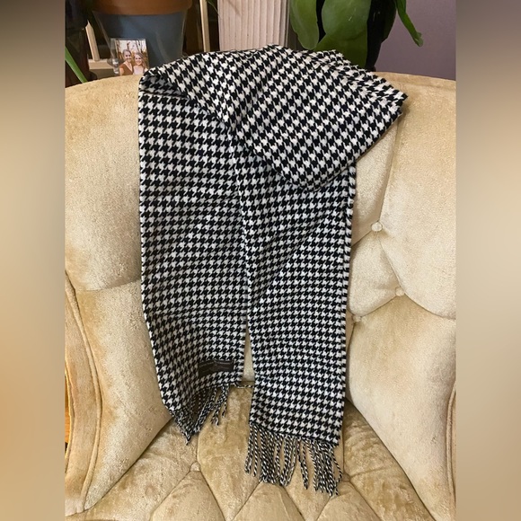 D&Y Accessories Dy Black And White Print Scarf Poshmark